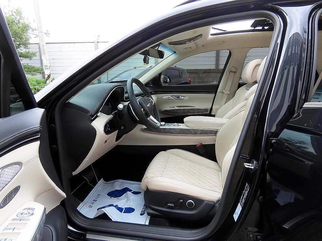 Genesis GV70 - Vista 5