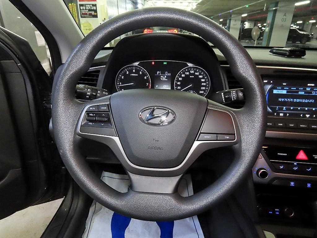 HYUNDAI Avante - Vista 8