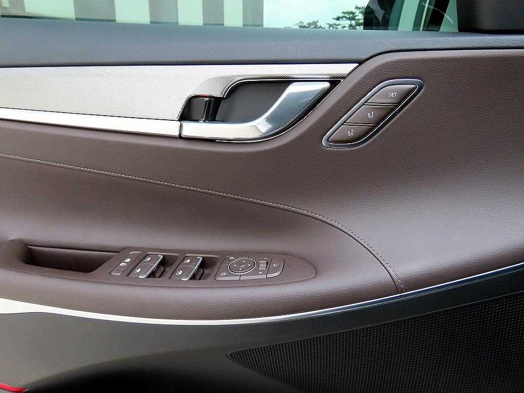 HYUNDAI Grandeur - Vista 11