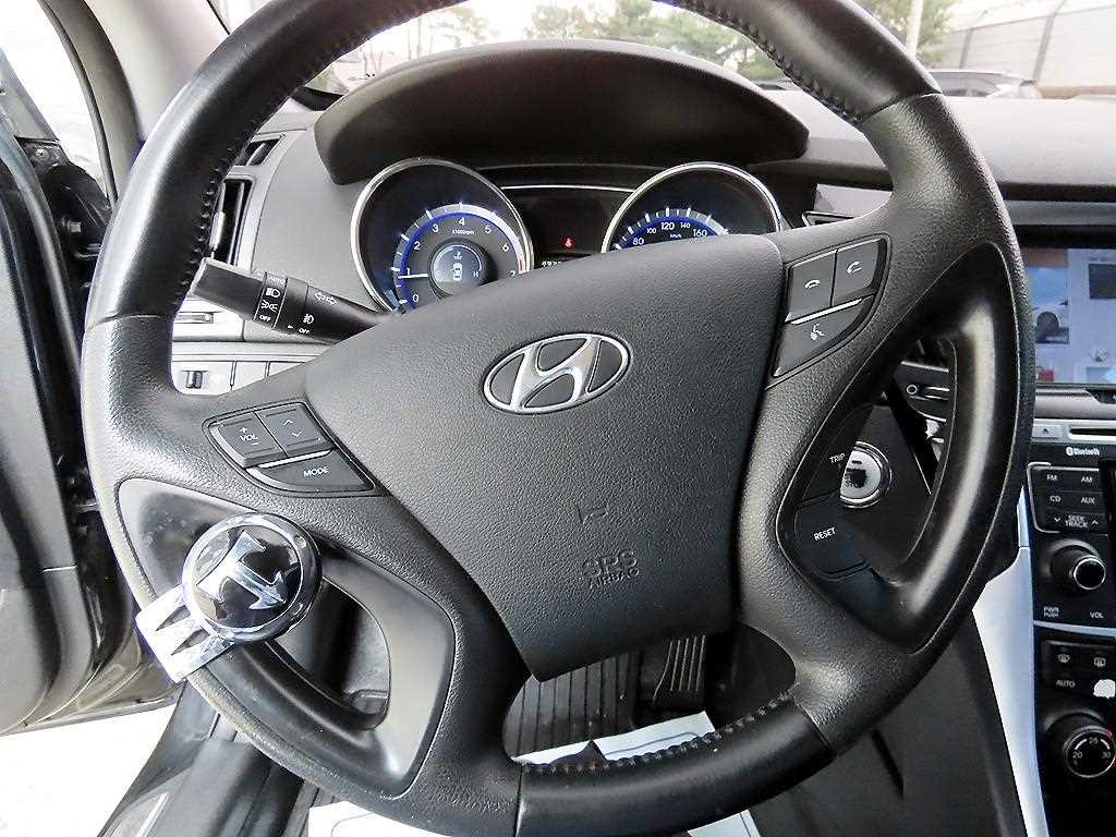 HYUNDAI Sonata - Vista 8