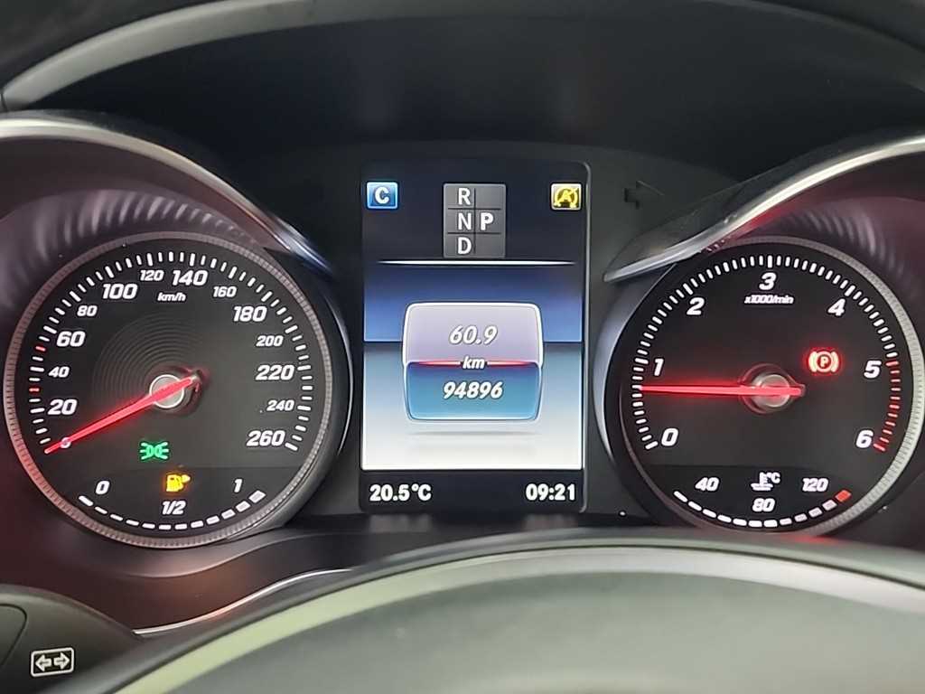 Mercedes Benz GLC Class - Vista 6