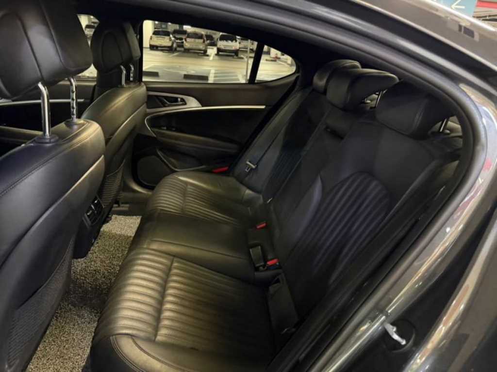 Genesis G70 - Vista 7