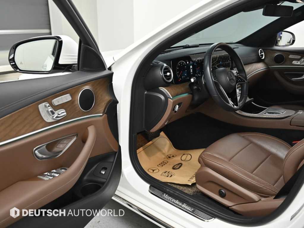 Mercedes Benz E class - Vista 12