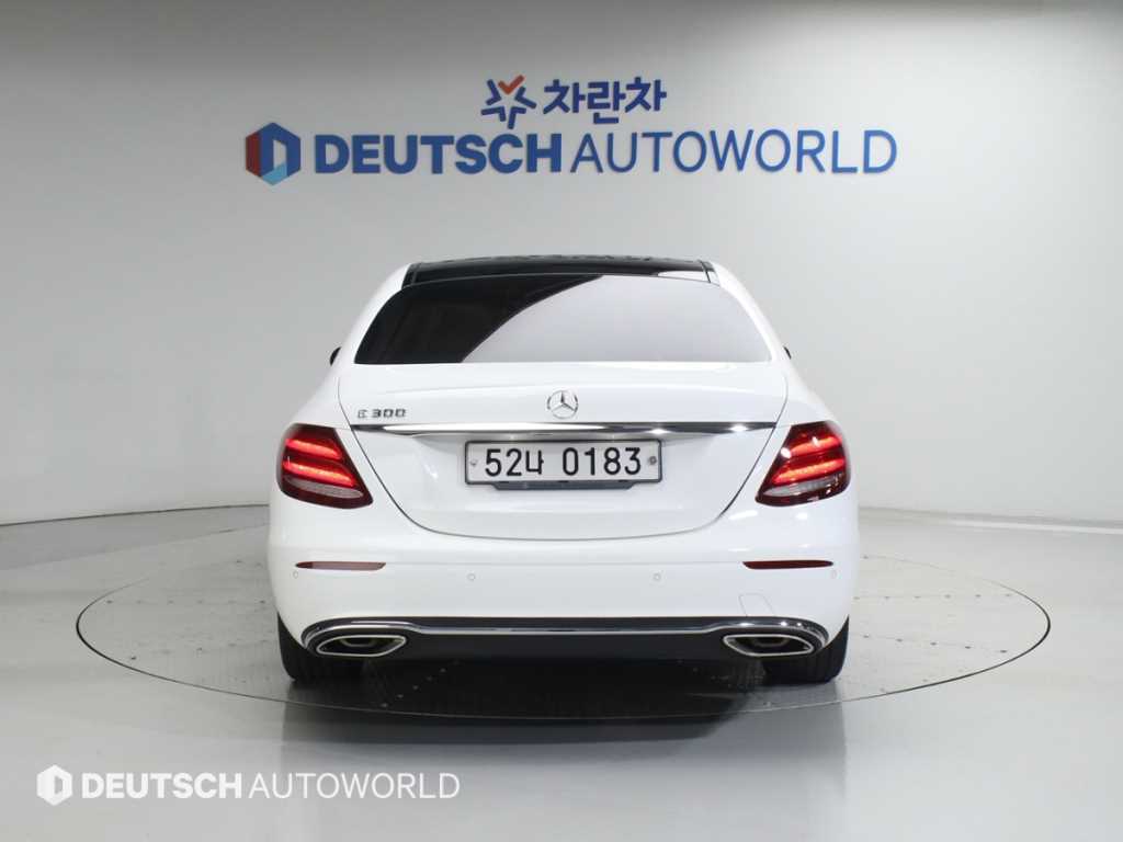 Mercedes Benz E class - Vista 7