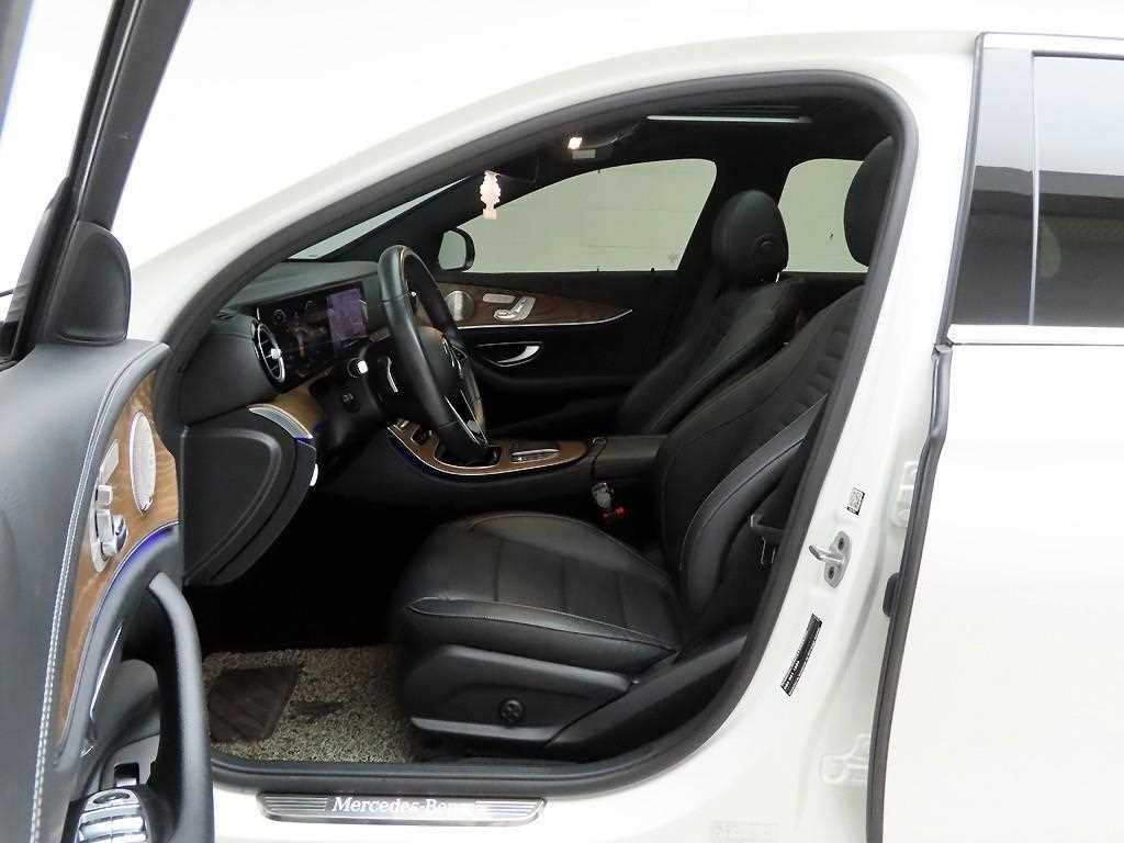 Mercedes Benz E class - Vista 12