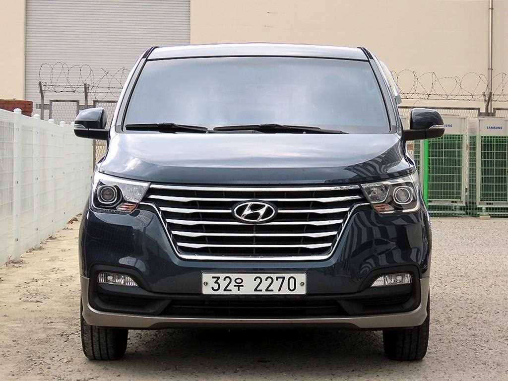 HYUNDAI Starex 2019 Gris - Importación desde Corea - HF Imports Iquique - Foto 1