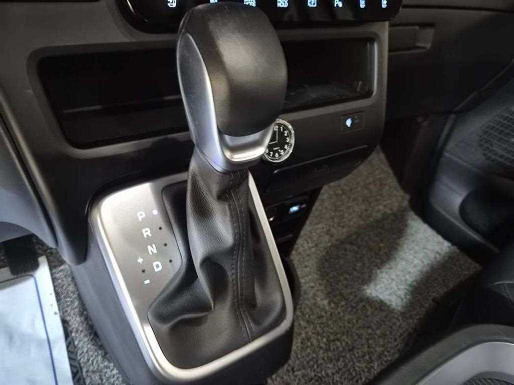 HYUNDAI Staria - Vista 11