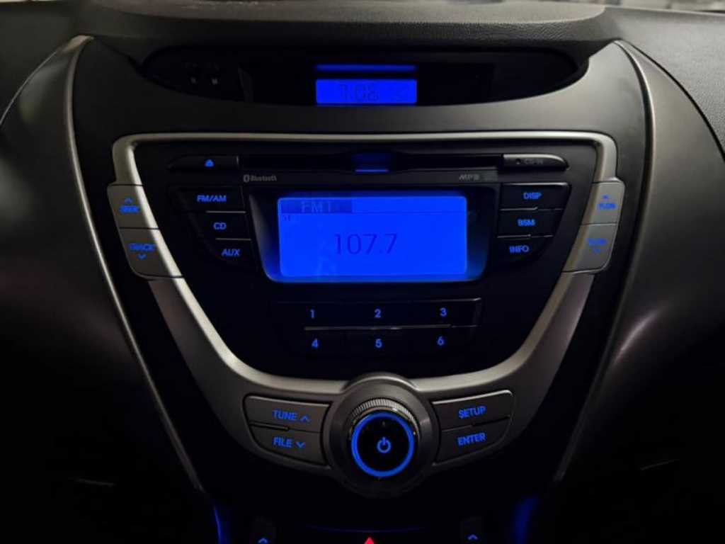 HYUNDAI Avante - Vista 10