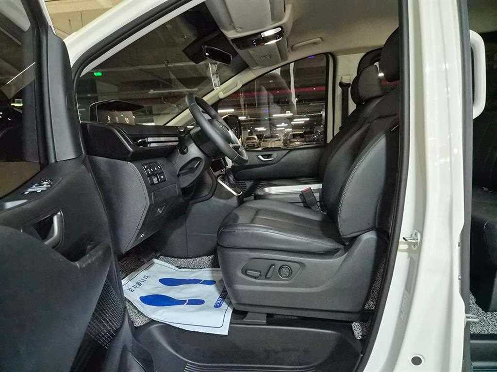 HYUNDAI Staria - Vista 6