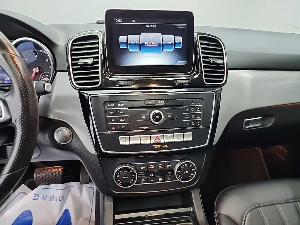 Mercedes Benz GLE Class - Vista 10