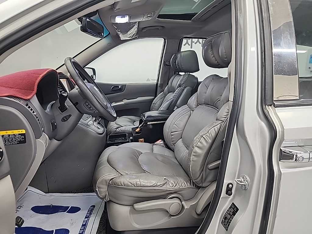 KIA Carnival - Vista 11