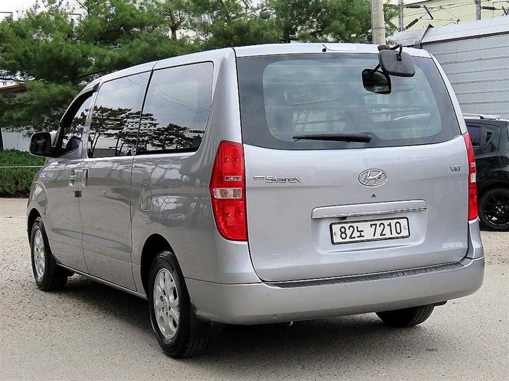 HYUNDAI Starex - Vista 3