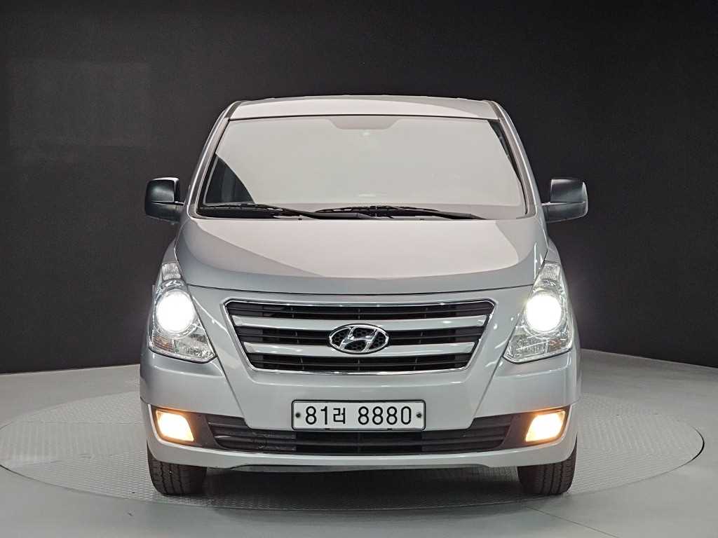 HYUNDAI Starex - Vista 2