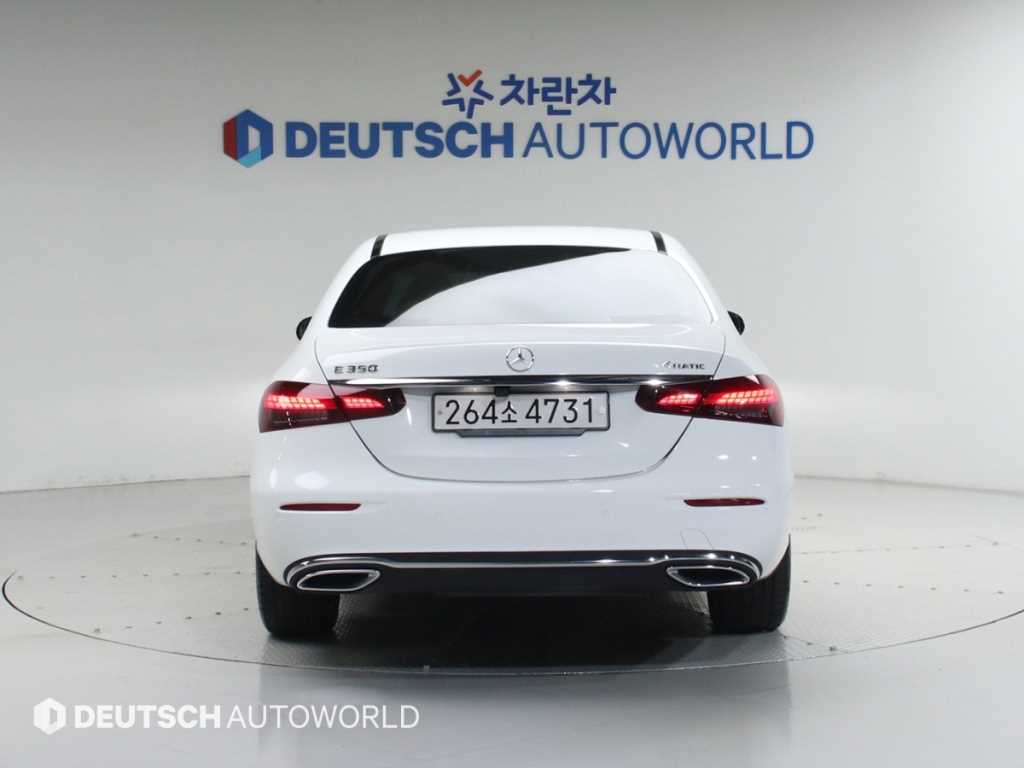 Mercedes Benz E class - Vista 4