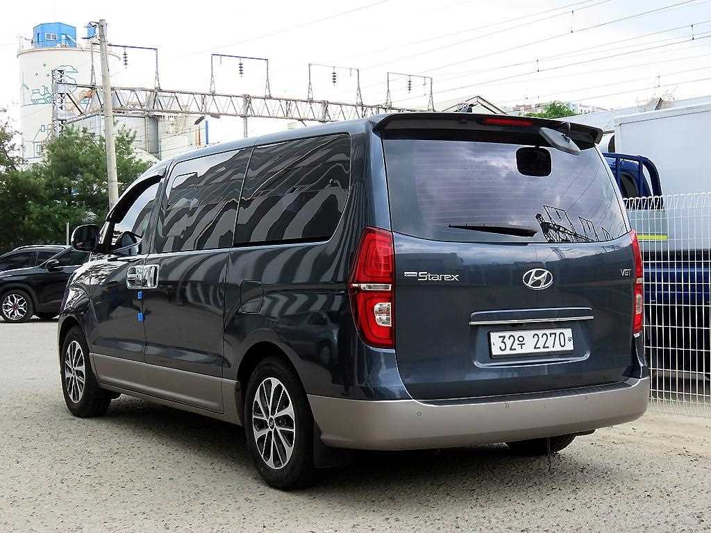 HYUNDAI Starex - Vista 3
