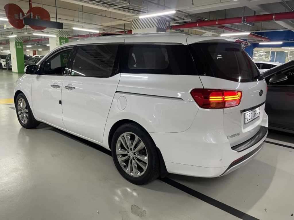 KIA Carnival - Vista 4