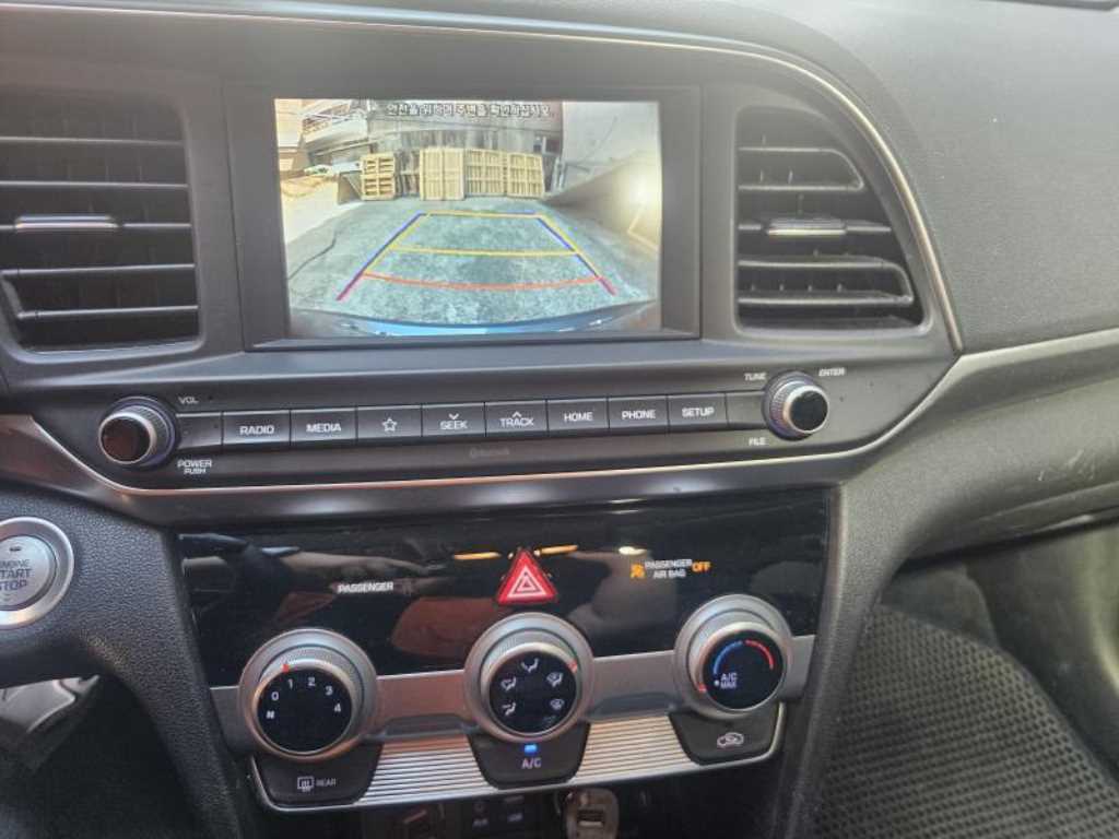 HYUNDAI Avante - Vista 9