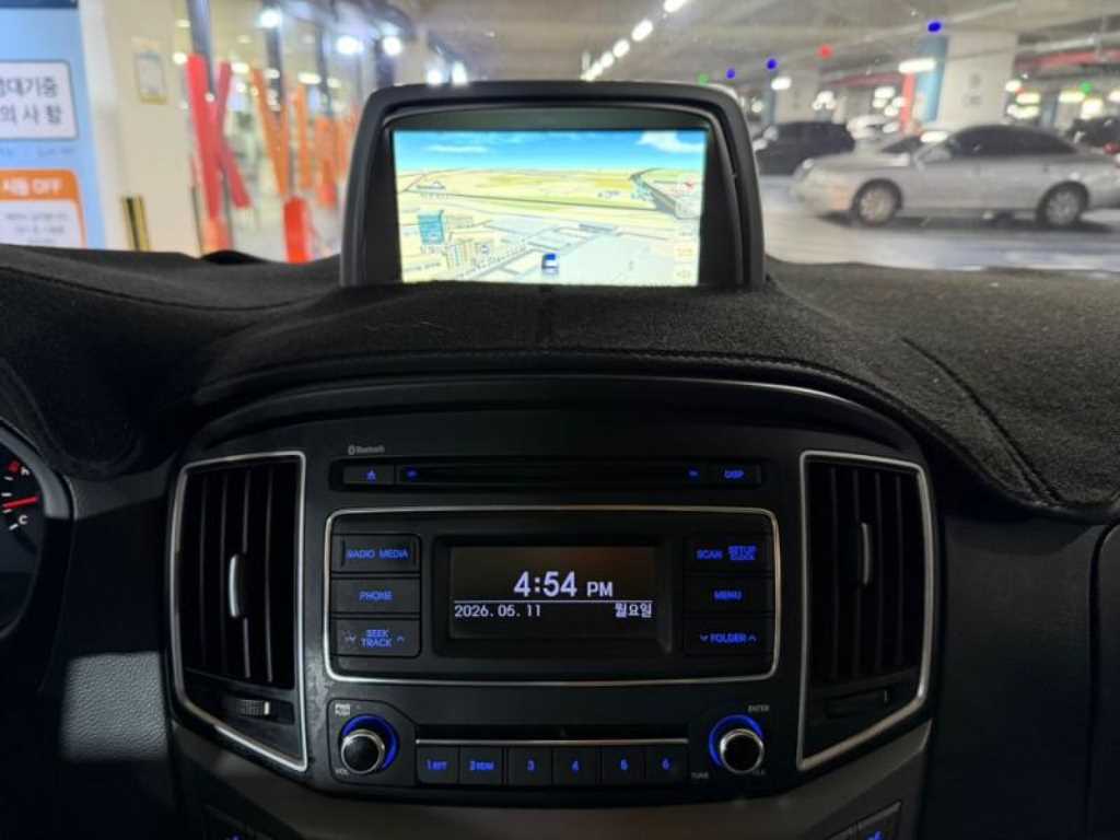HYUNDAI Starex - Vista 10