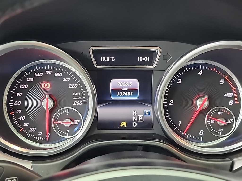 Mercedes Benz GLE Class - Vista 6