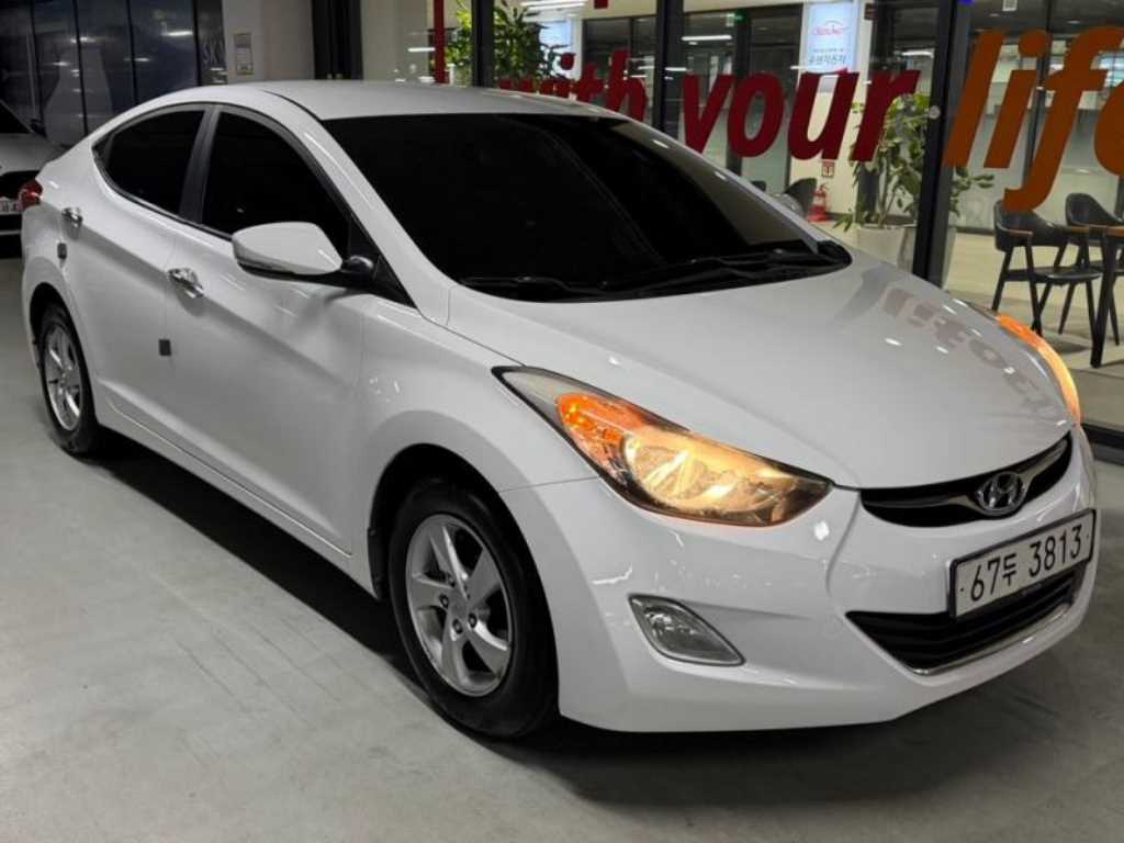 HYUNDAI Avante - Vista 2