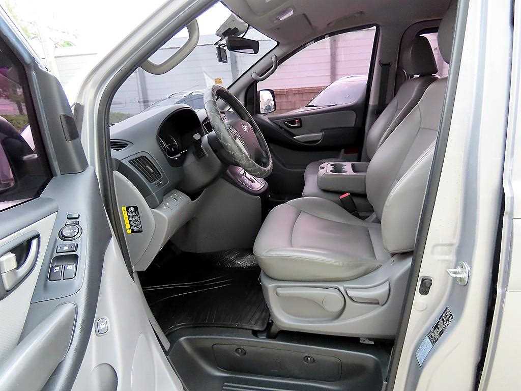 HYUNDAI Starex - Vista 5