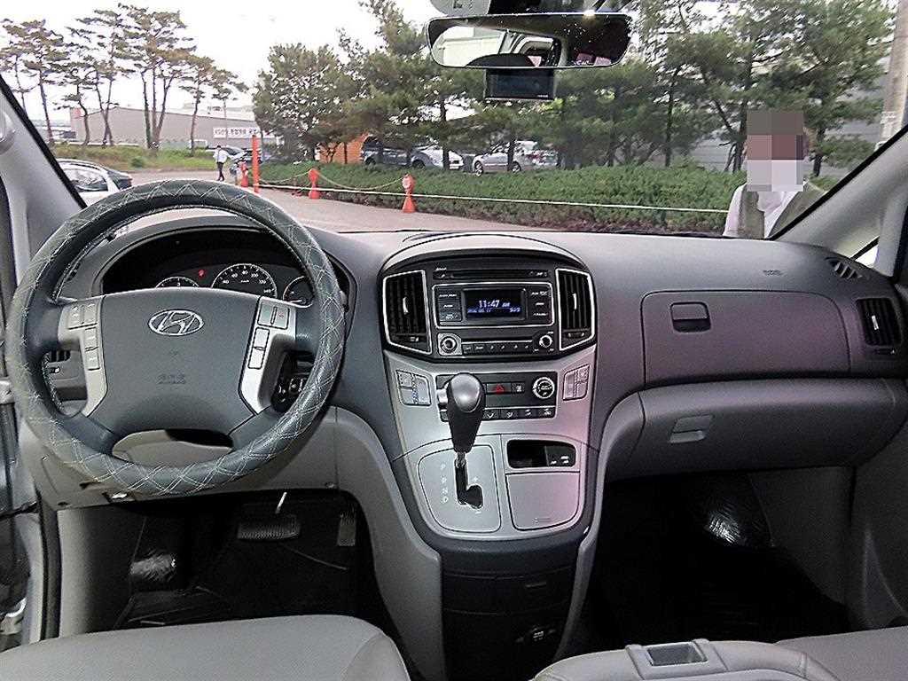 HYUNDAI Starex - Vista 7