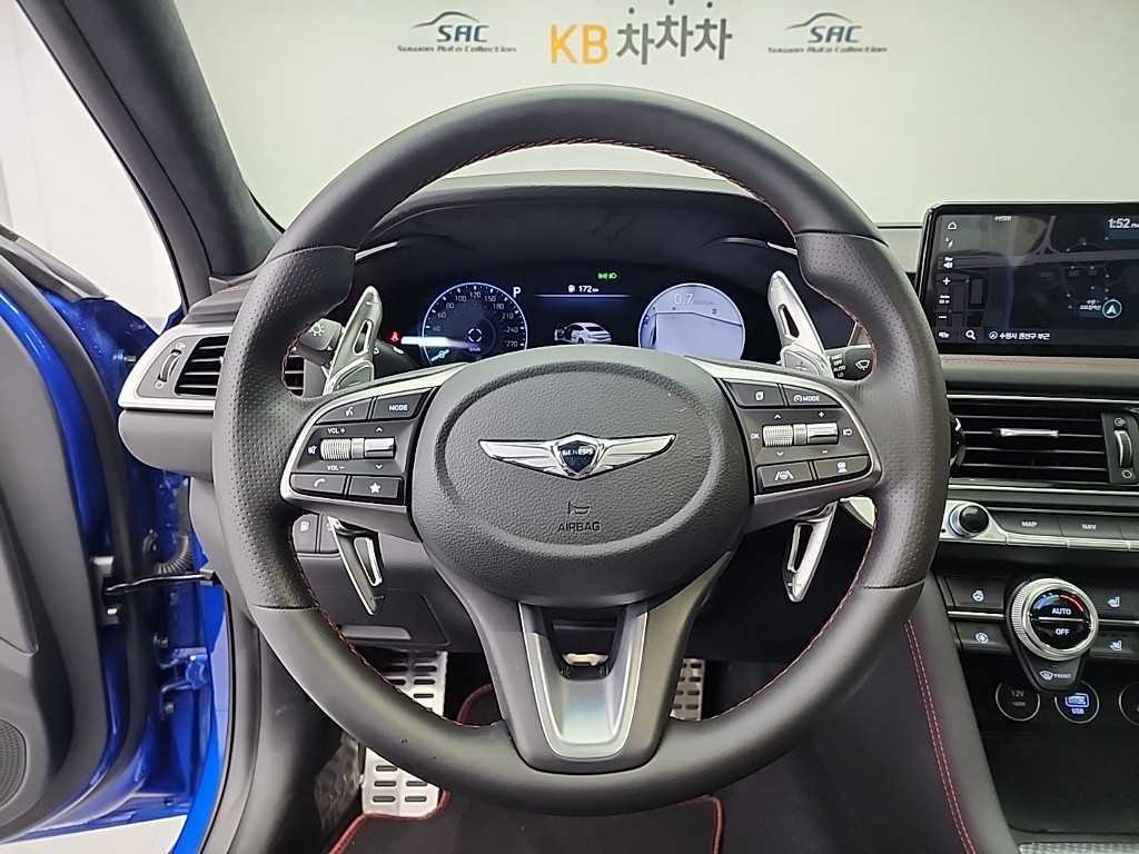 Genesis G70 - Vista 8