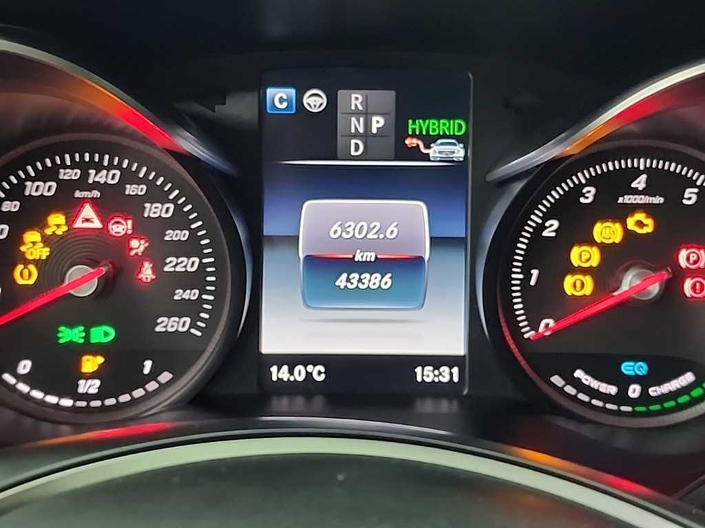 Mercedes Benz GLC Class - Vista 6