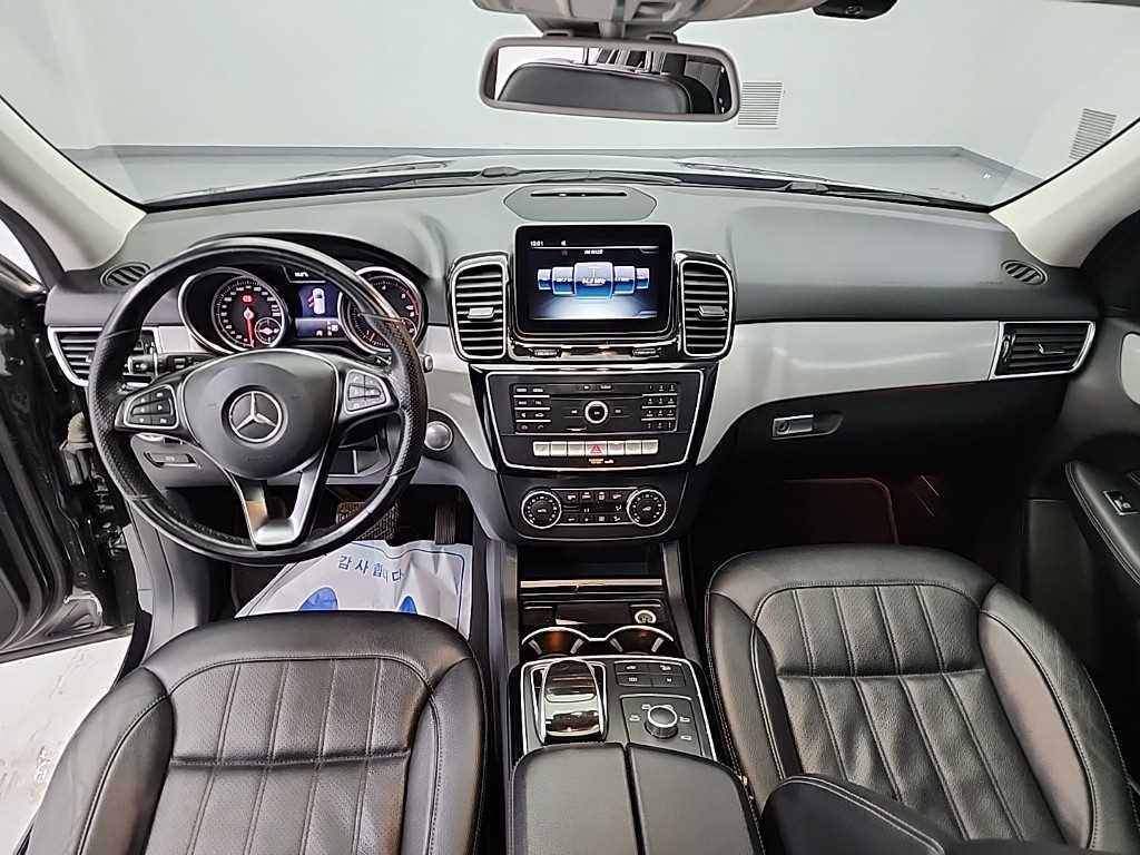 Mercedes Benz GLE Class - Vista 7