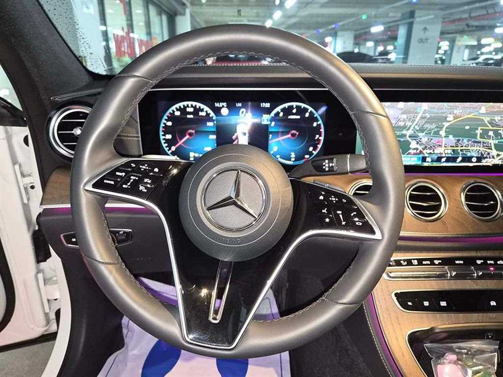 Mercedes Benz E class - Vista 8