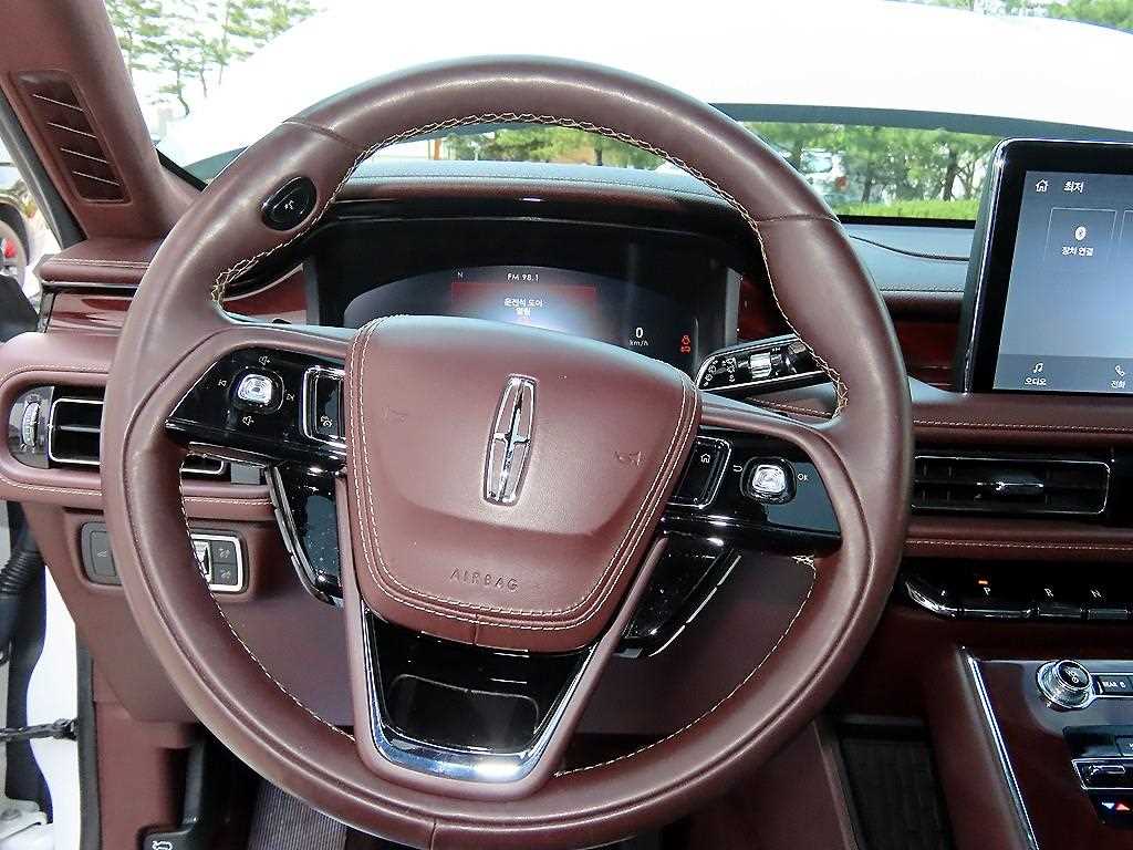 Lincoln Aviator - Vista 8