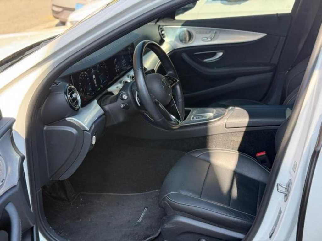 Mercedes Benz E class - Vista 5