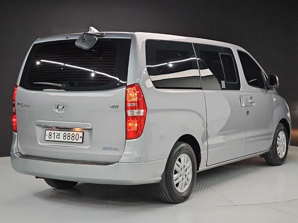 HYUNDAI Starex - Vista 4