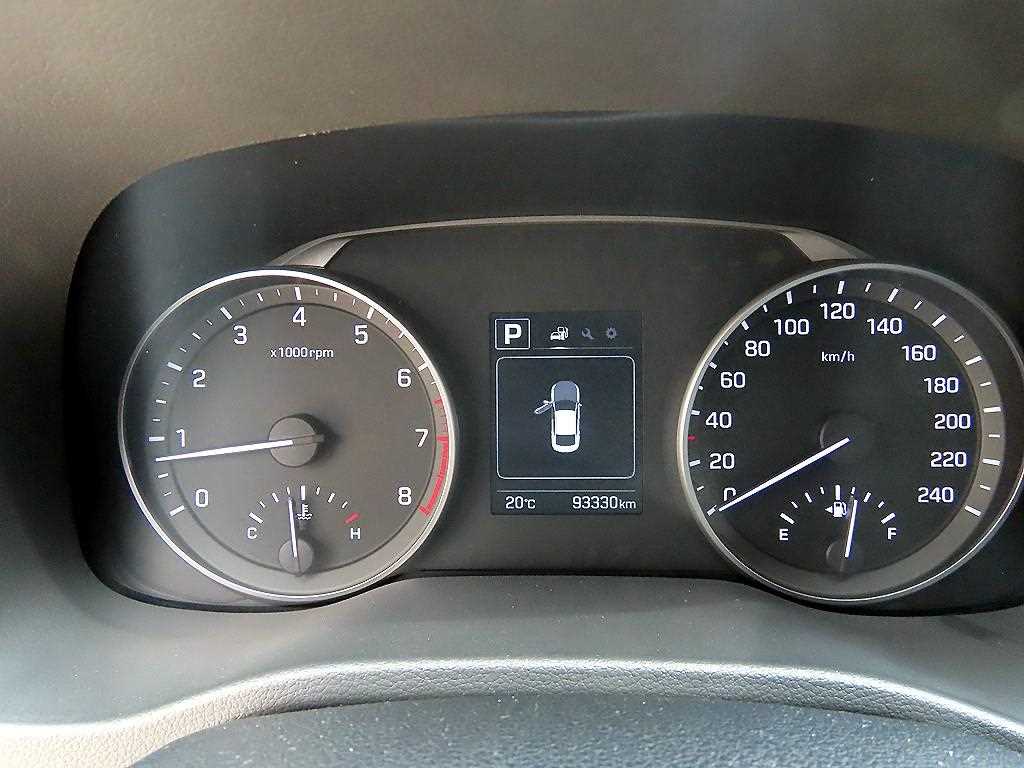 HYUNDAI Avante - Vista 9