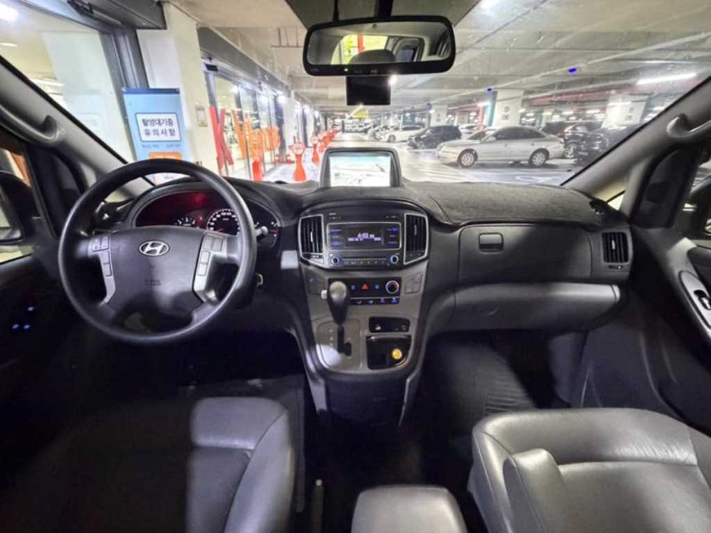 HYUNDAI Starex - Vista 6