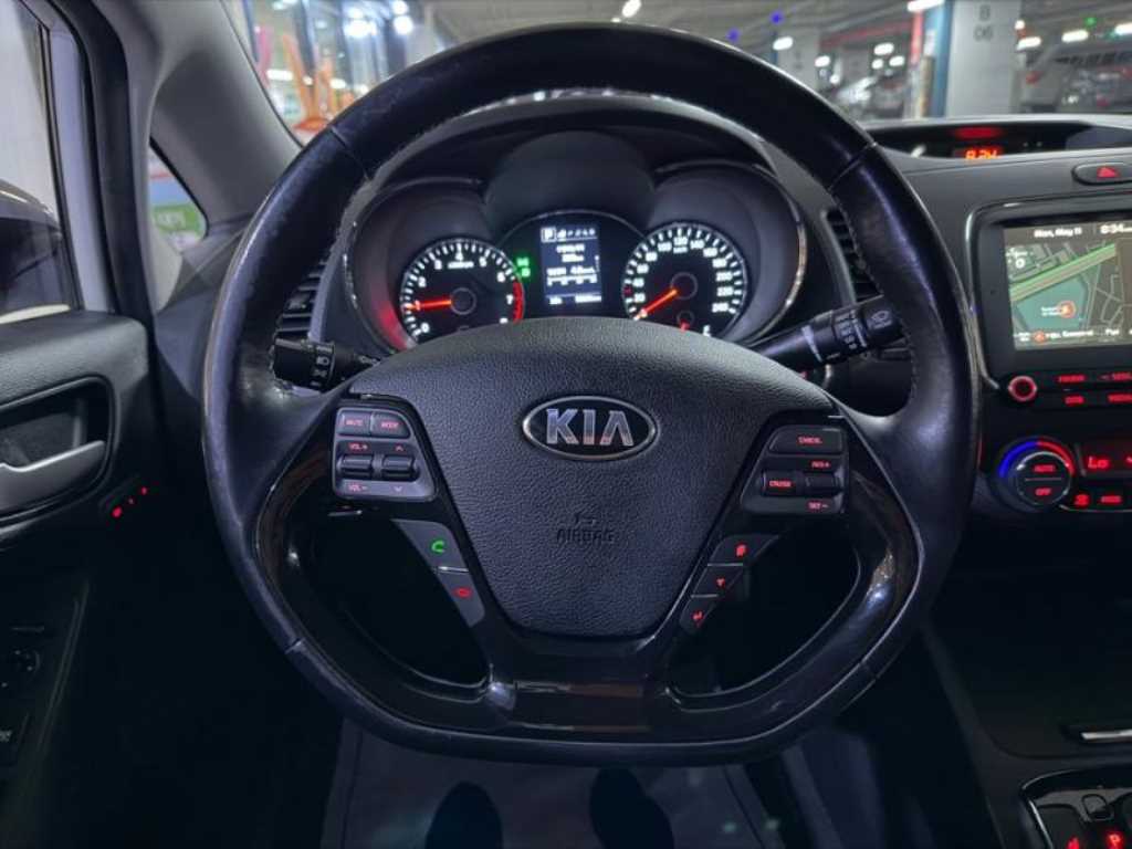 KIA K3 - Vista 8
