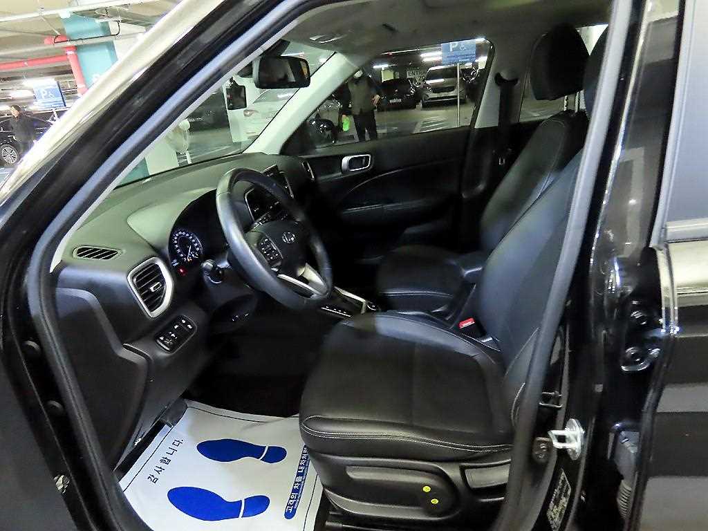 HYUNDAI Venue - Vista 6