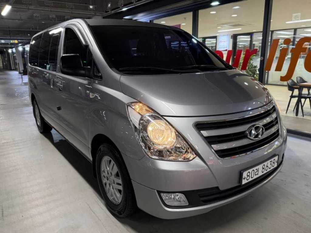 HYUNDAI Starex - Vista 2