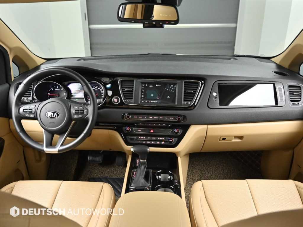 KIA Carnival - Vista 7