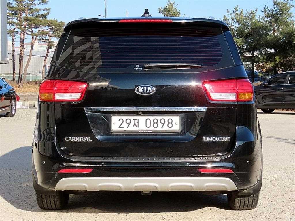 KIA Carnival - Vista 4