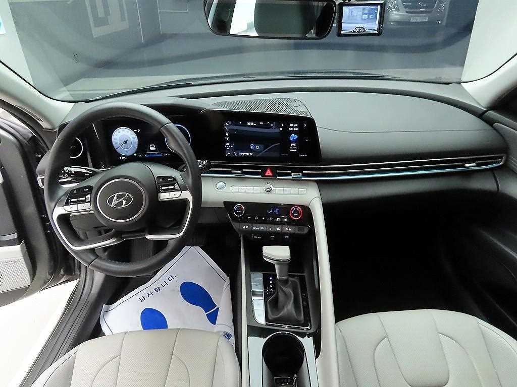 HYUNDAI Avante - Vista 8