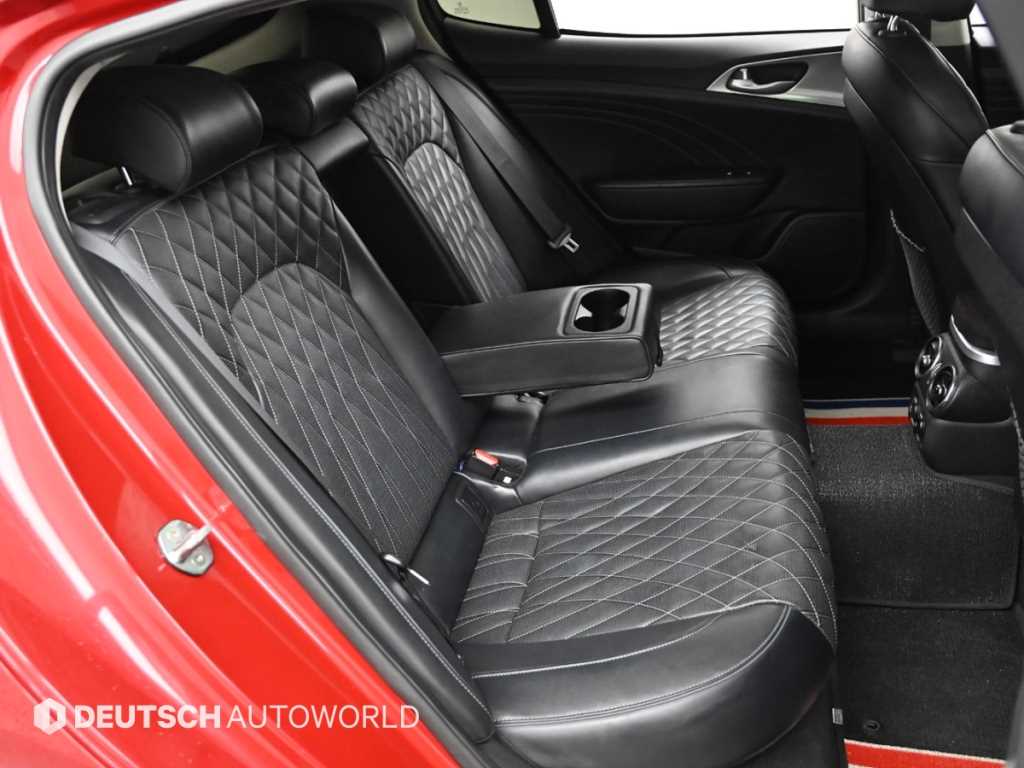 KIA Stinger - Vista 12
