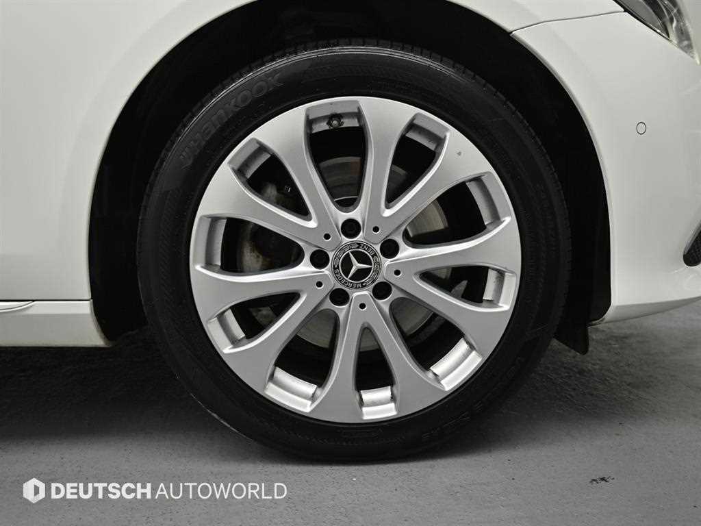 Mercedes Benz E class - Vista 5