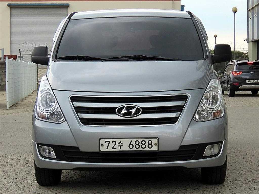 HYUNDAI Starex - Vista 2