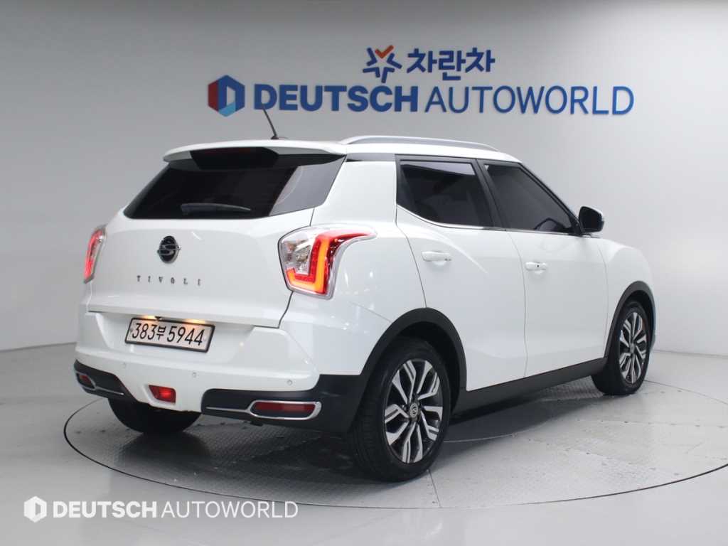 Ssangyong Tivoli - Vista 4