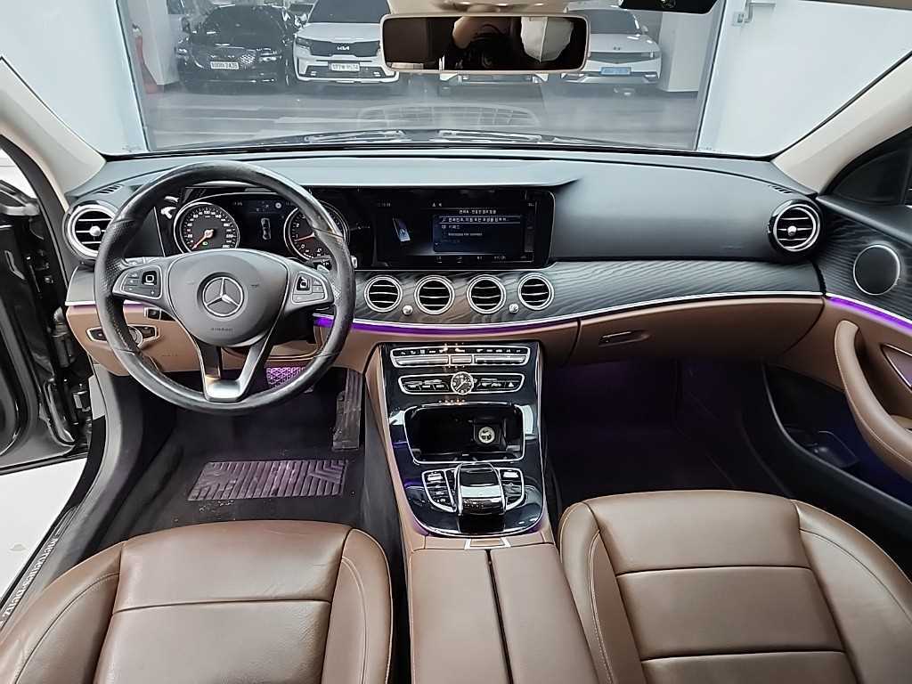 Mercedes Benz E class - Vista 7