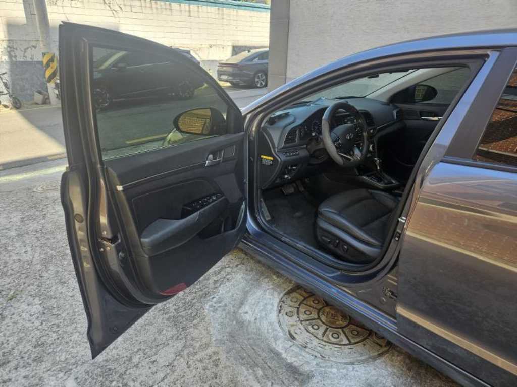 HYUNDAI Avante - Vista 5