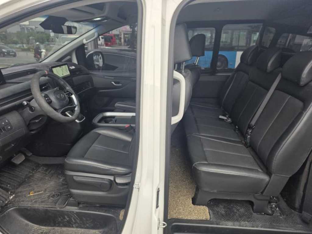 HYUNDAI Staria - Vista 12