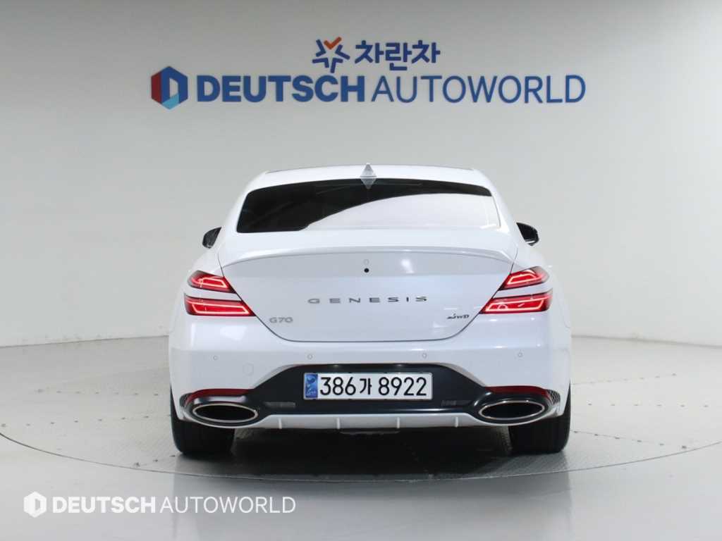 Genesis G70 - Vista 4