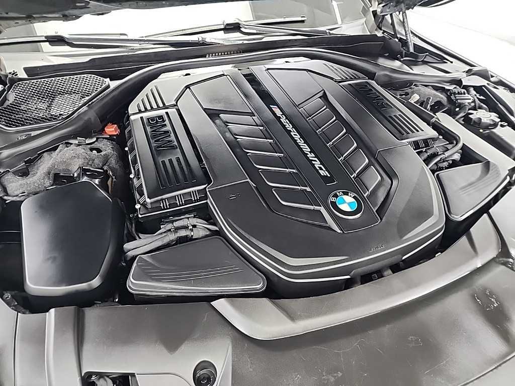 BMW 7 Series - Vista 5